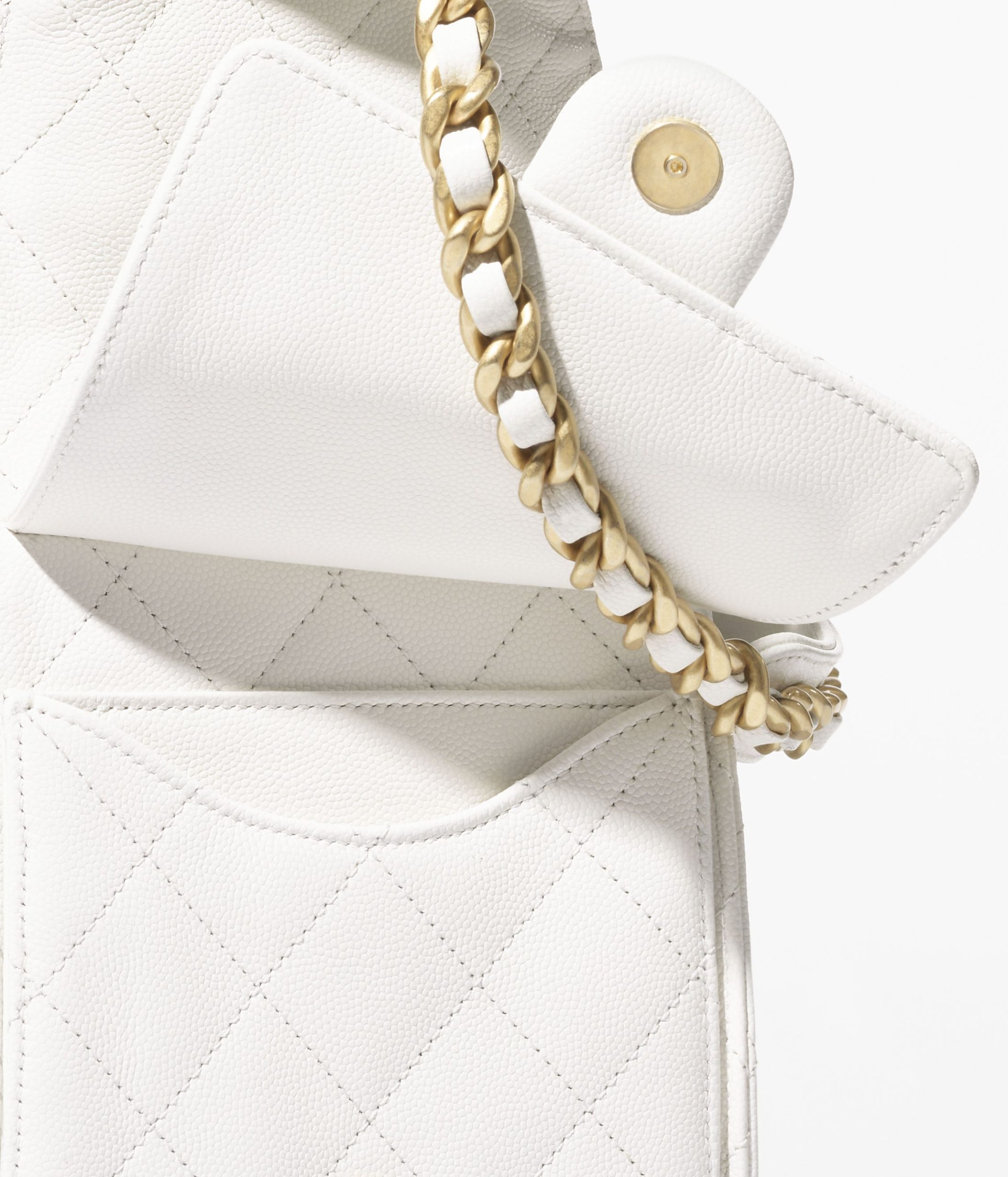 25 CHANEL 25 Small Handbag - Image 4
